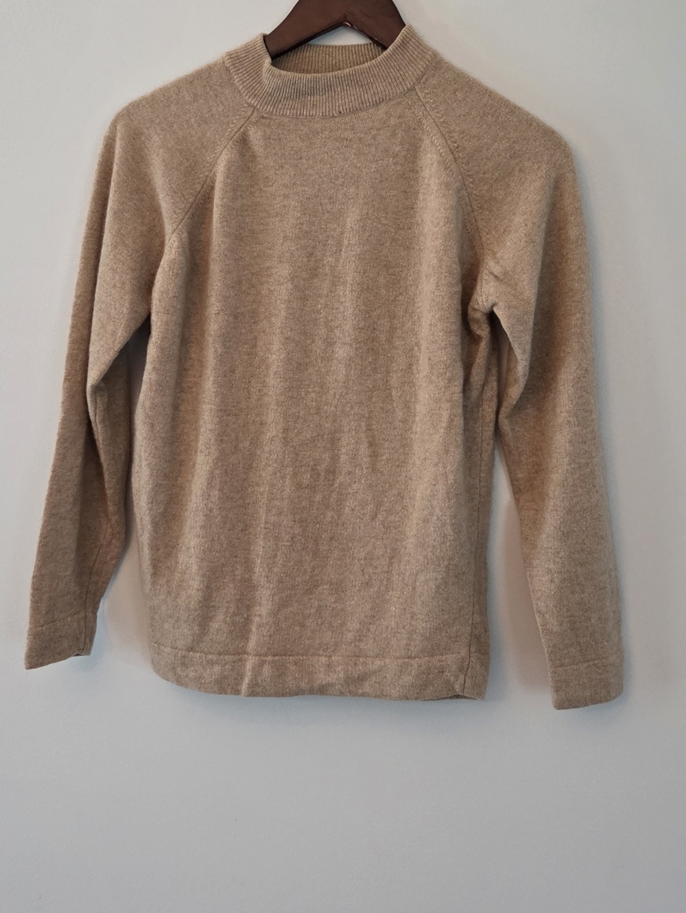 De Loux Tan-Colored Long-Sleeve 100% Imported Cashmere Mock Neck Sweater Size 38